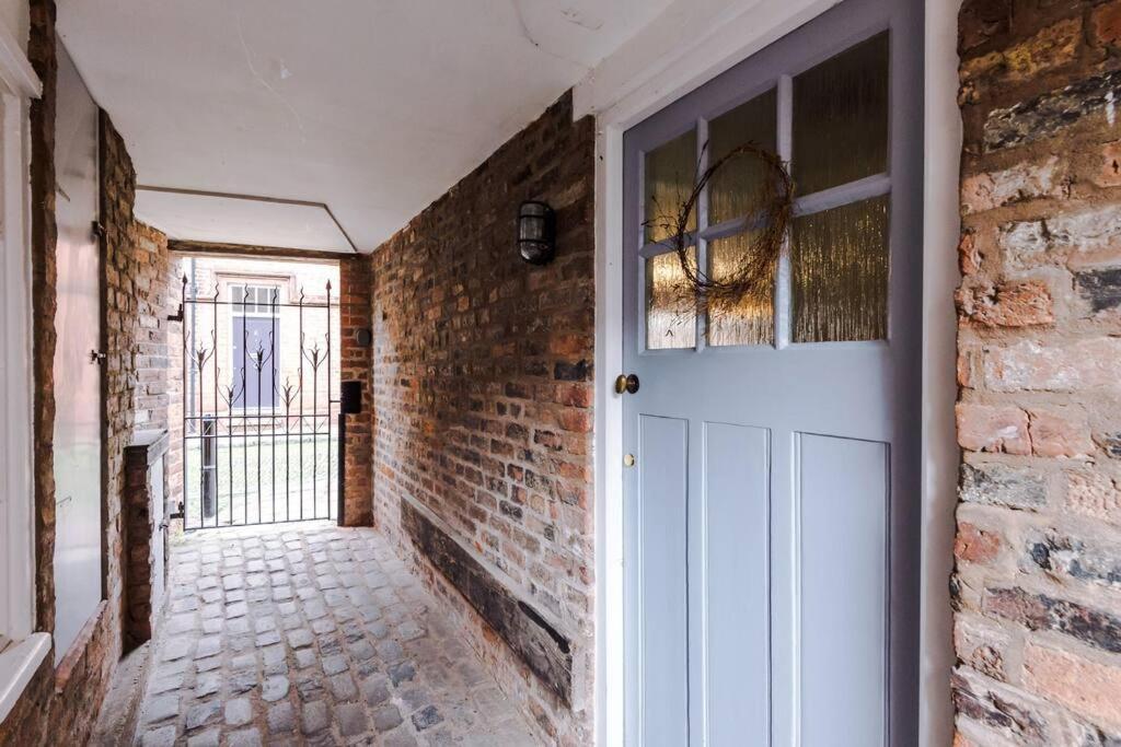 Rustic Chester Cottage Near Shops & Terrace Экстерьер фото