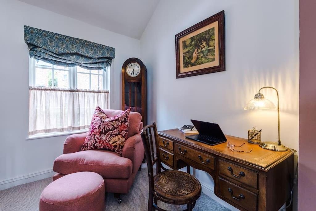Rustic Chester Cottage Near Shops & Terrace Экстерьер фото