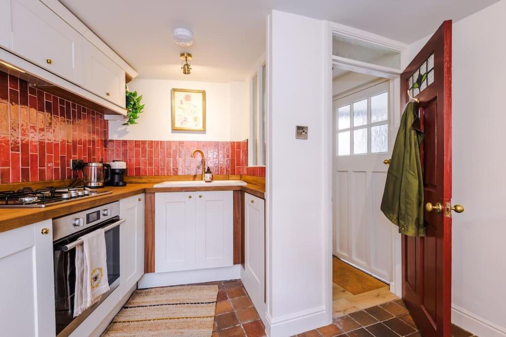 Rustic Chester Cottage Near Shops & Terrace Экстерьер фото