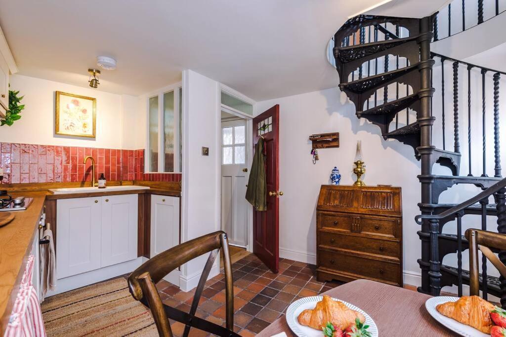 Rustic Chester Cottage Near Shops & Terrace Экстерьер фото