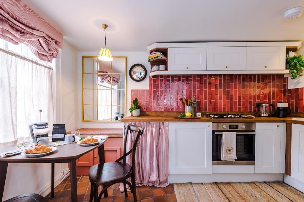 Rustic Chester Cottage Near Shops & Terrace Экстерьер фото