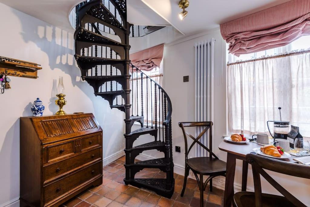 Rustic Chester Cottage Near Shops & Terrace Экстерьер фото
