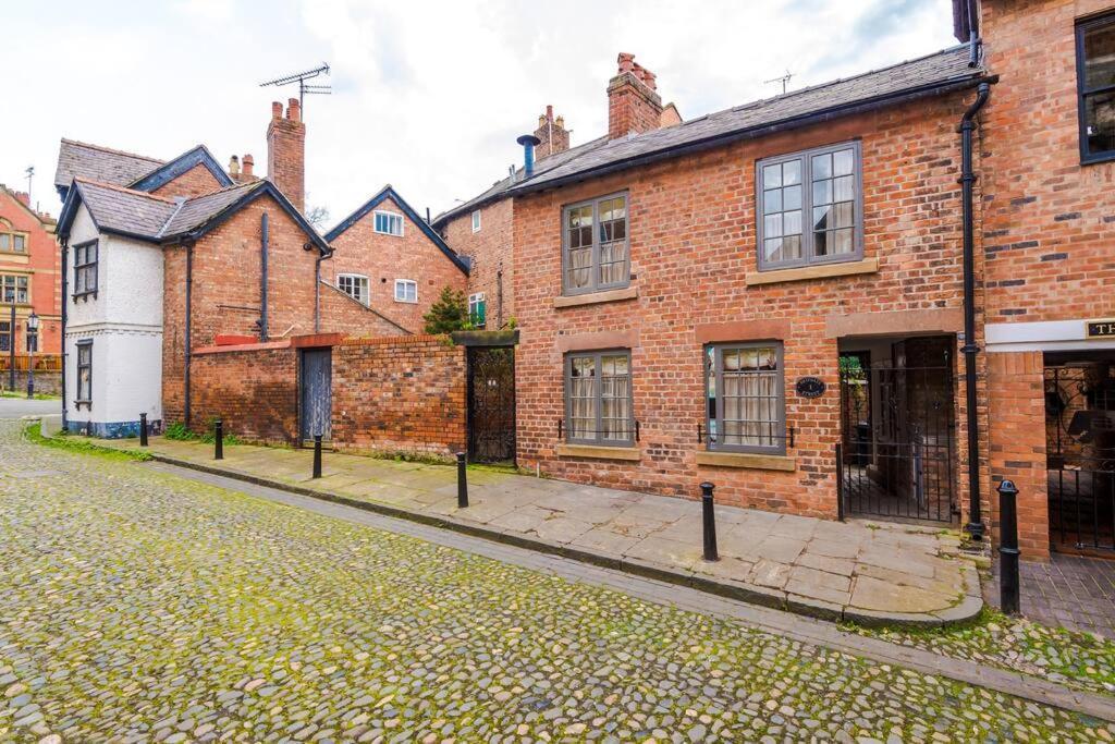 Rustic Chester Cottage Near Shops & Terrace Экстерьер фото